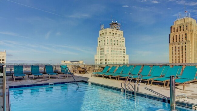 Foto del edificio - 1125 Grand Blvd
