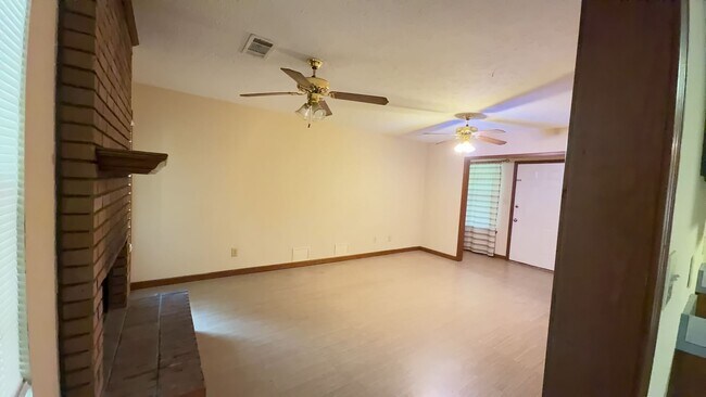 Foto del edificio - 103 Valley Creek Dr