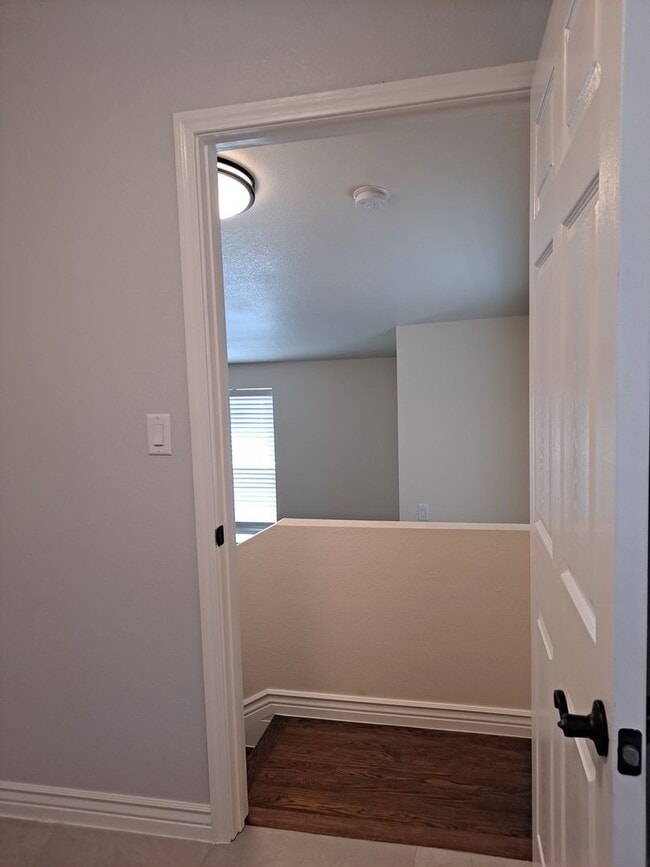 Building Photo - ALL PROSPECTIVE TENANTS MUST SUBMIT A $58 ...