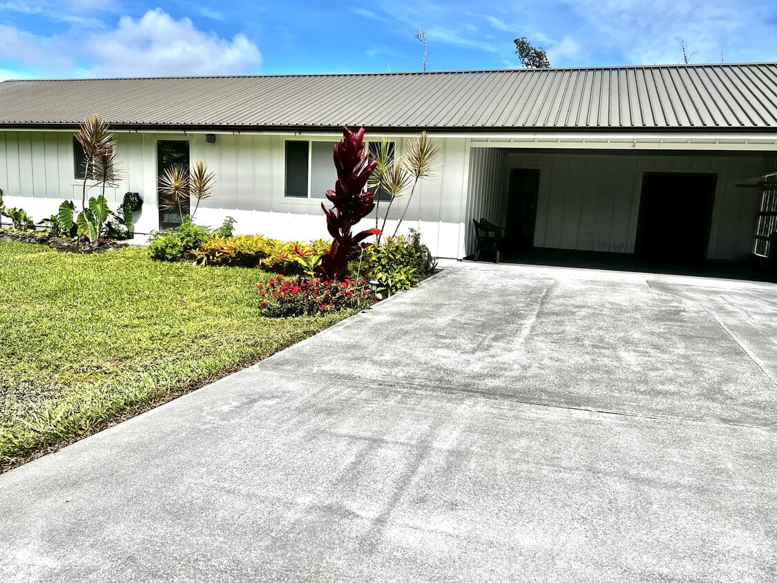 Primary Photo - 16-2083-2083 Anthurium Dr