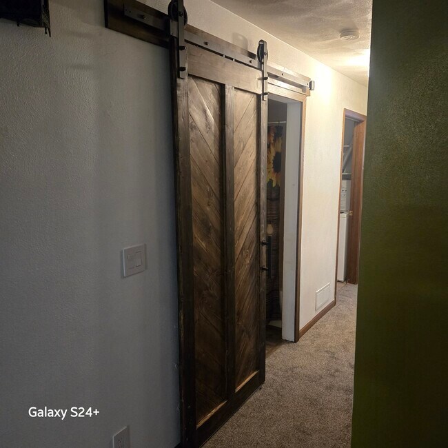 Foto del edificio - 321 Allan Ave