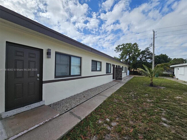 Foto del edificio - 1020 Opa-locka Blvd