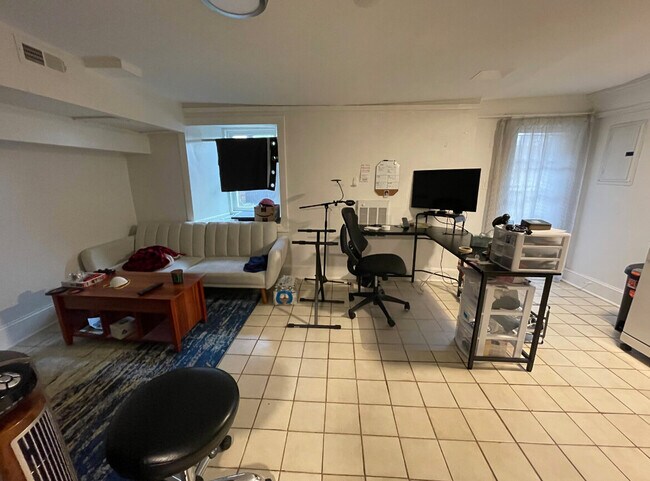 Foto del edificio - 775 Parker St
