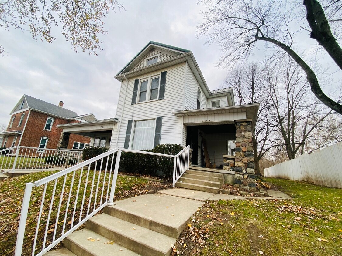 Primary Photo - 109 N Main St