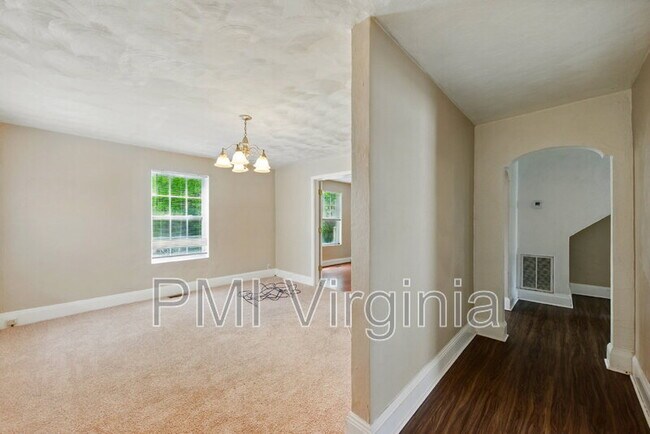 Building Photo - 923 Palmer St