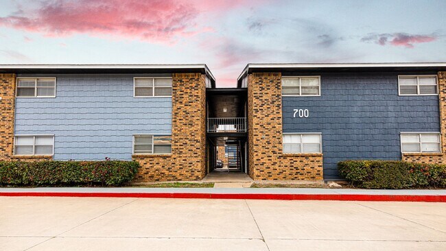 Foto del edificio - Luxury 2bed/1bath Apartment Home