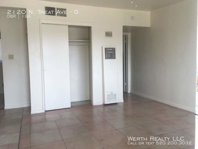 Foto del edificio - Studio Minutes from U of A with YARD!