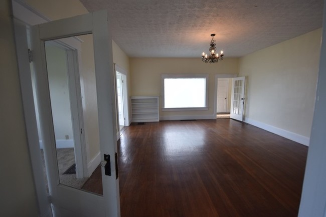 Foto del edificio - Beautiful 4 Bedroom Farmhouse in Whiteland!!