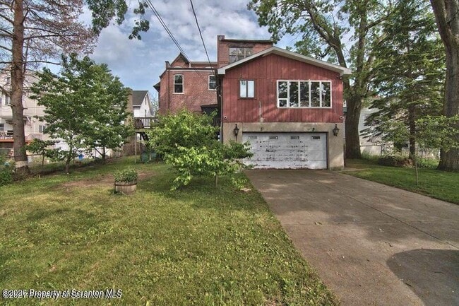 Building Photo - 533 Quincy Ave