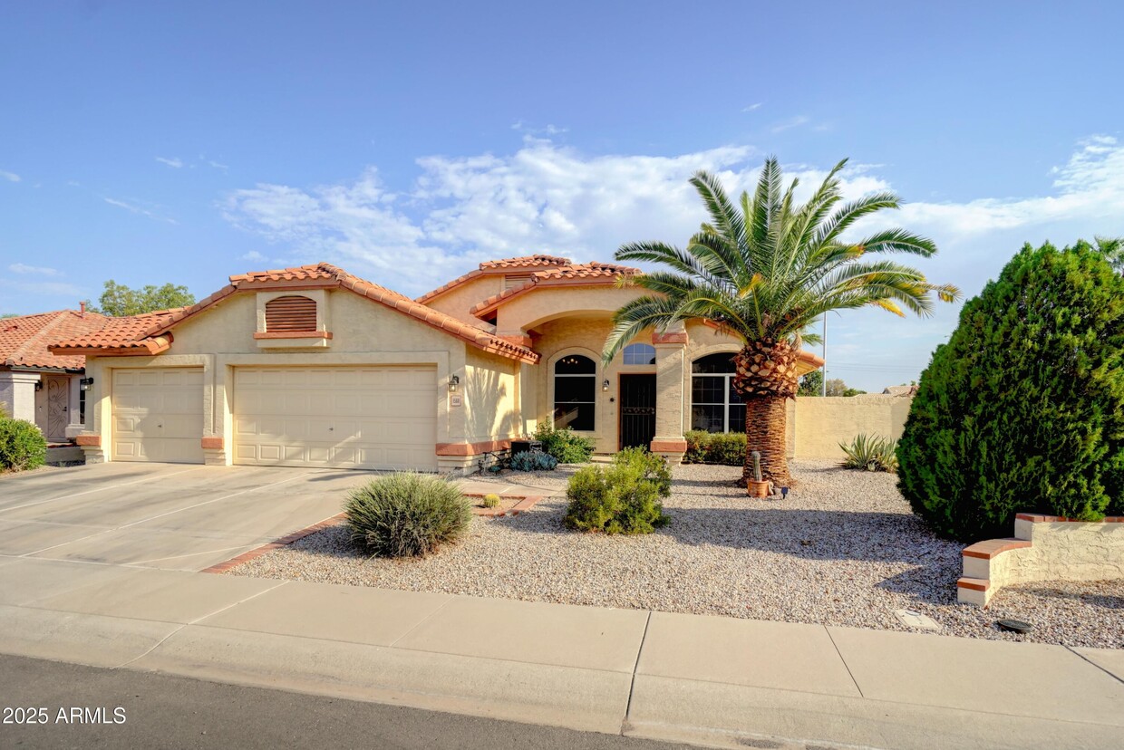 Primary Photo - 1560 W Winchester Way
