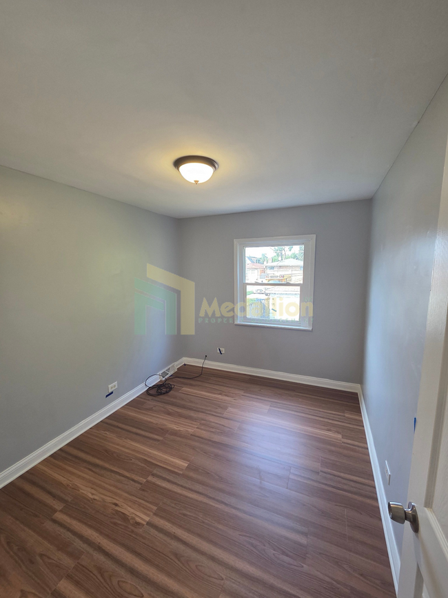 Building Photo - 1702 W Edmaire St