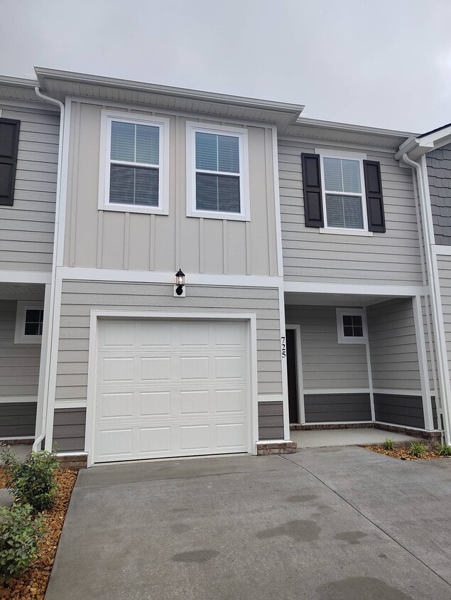 Primary Photo - 725 Big Bnd Ct