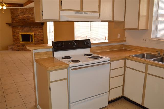 Building Photo - 601 Lost Springs Ct