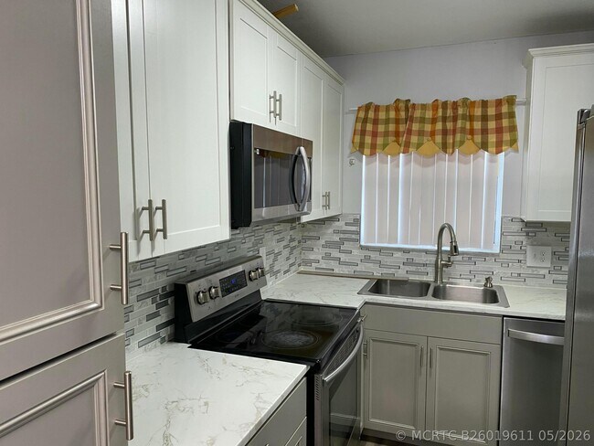 Foto del edificio - 6890 Royal Palm Blvd