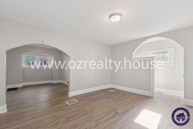 Foto del edificio - 1735 Roosevelt Cir