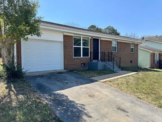 Building Photo - 1412 Carousel Rd