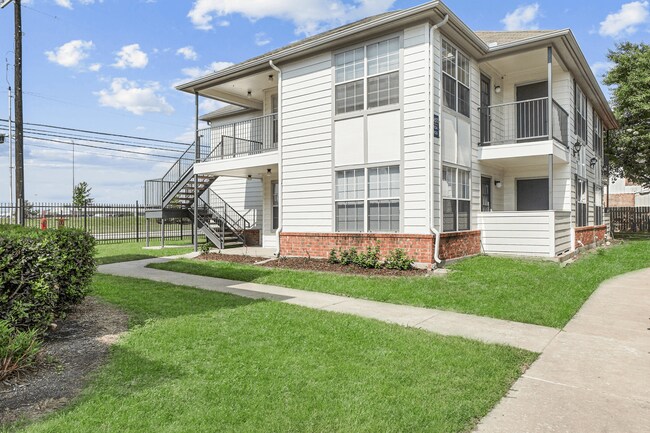 Building Photo - Las Villas De Leon Apartments
