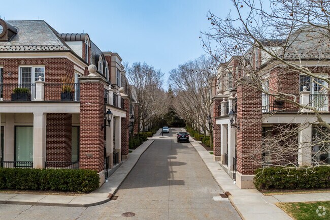 Entrada - Regent's Row Condominiums