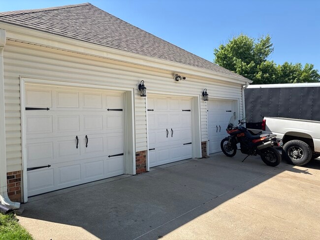 Building Photo - 12052 Jackson Rd