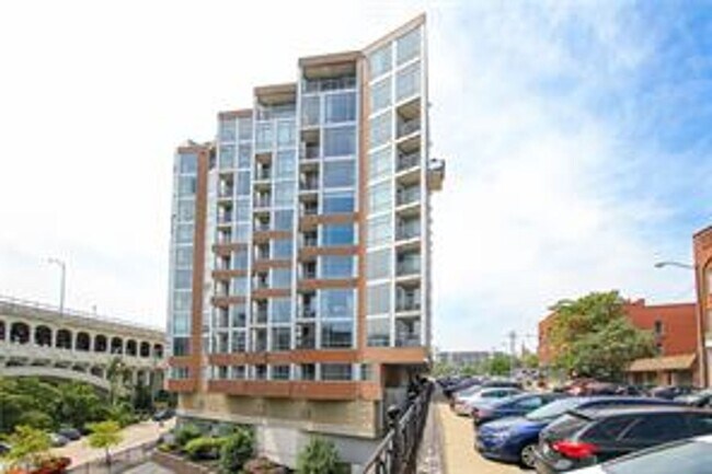 Foto del edificio - 2222 Detroit Ave