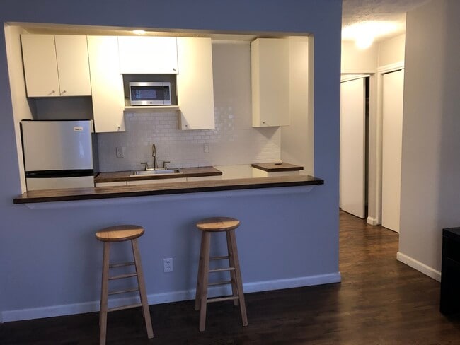 Building Photo - 2116 Kemper Ln