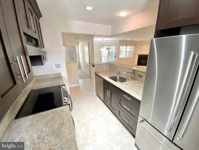 Building Photo - 5827 Wyndham Cir