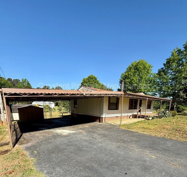 Building Photo - 491 Johnny Cut Rd