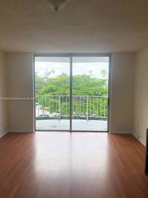 Foto principal - 482 NW 165th St