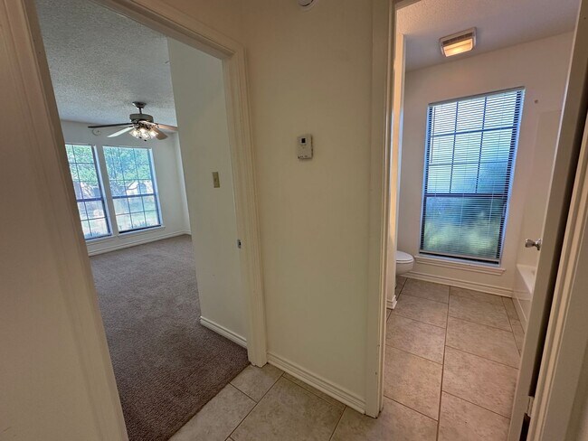 Building Photo - 5885 Creek Side Circle