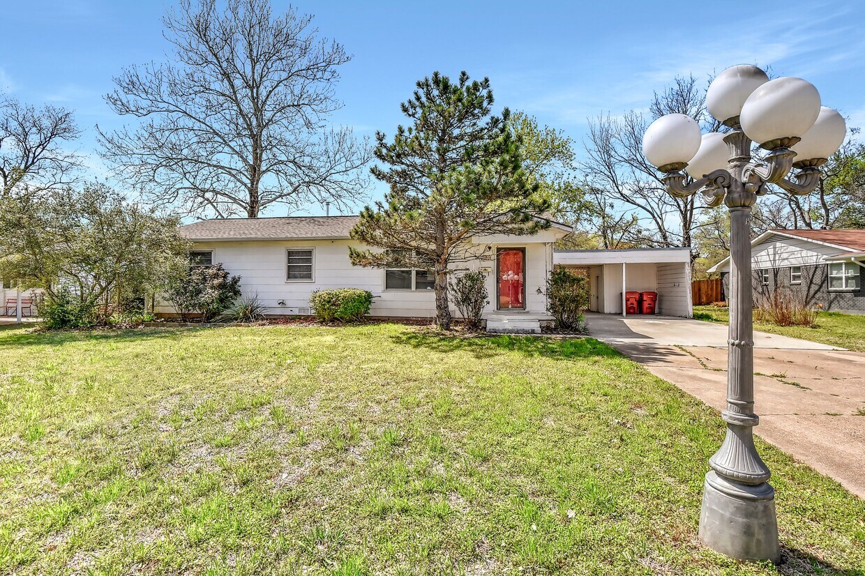 2013 N Main St, Bonham, TX 75418 House Rental in Bonham, TX