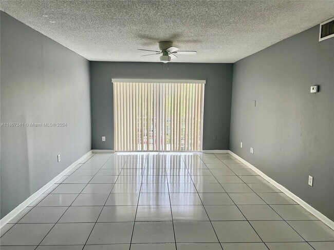 Foto del edificio - 2800 NW 56th Ave