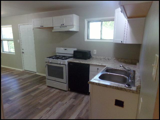 Building Photo - 3 N Meadowcliff Cir