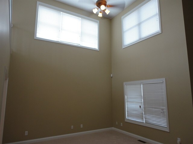 Foto del edificio - 911 Rotherham Circle