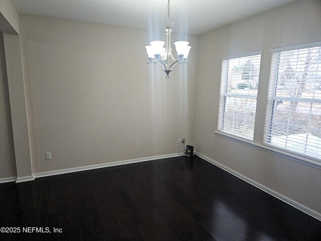 Foto del edificio - Large 5/3 home ready to move in