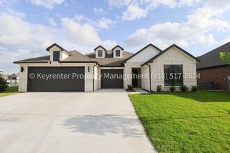 Building Photo - 3809 W Laredo St