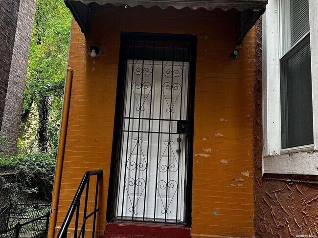 Foto del edificio - 984 Bushwick Ave
