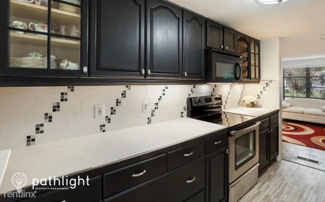 Foto del edificio - 2 br, 1 bath House - 4610 Sloan Avenue UNIT
