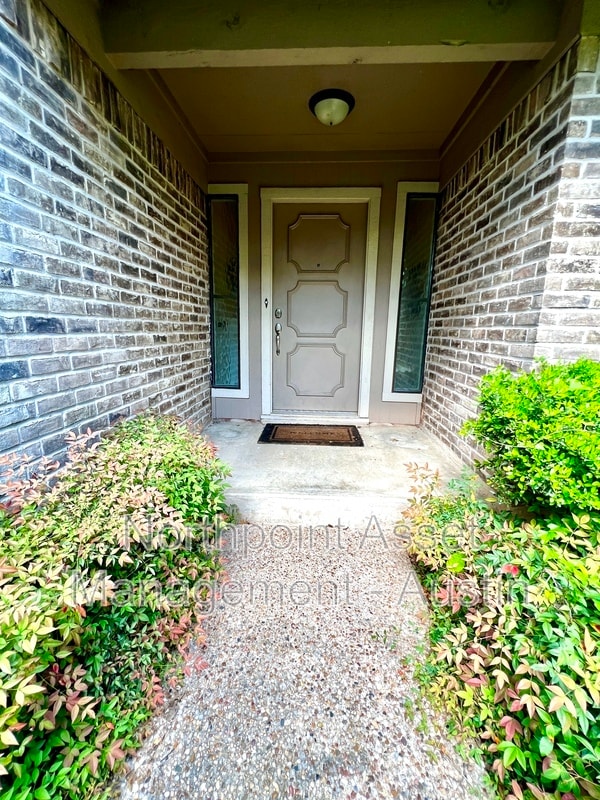 Building Photo - 1307 Creekview Dr