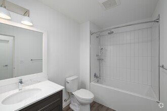 2BR, 2BA - 966-1,181SF - Mercato Grove