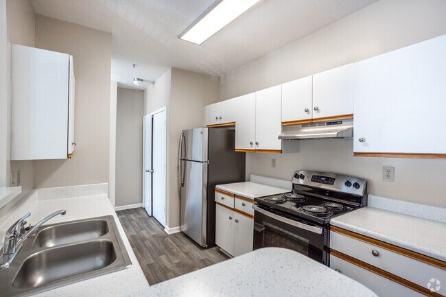 1BR, 1BA - 832SF - Cocina - Regal Park