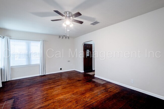 Building Photo - 2 Bedroom/1 Bath Home - $1795 Per Month!