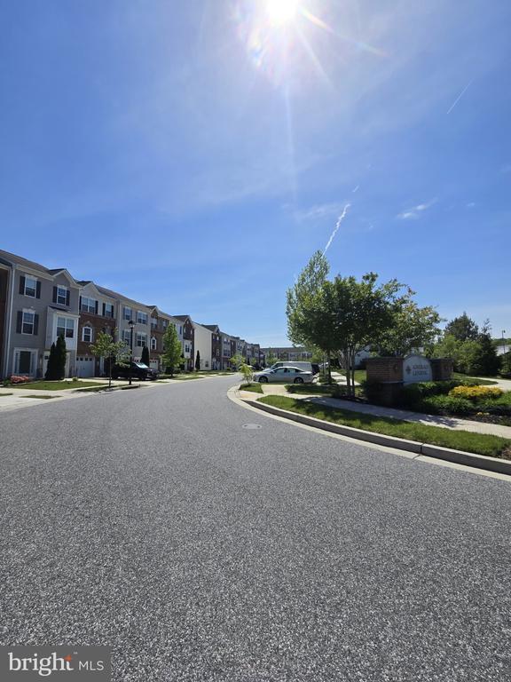 Building Photo - 7720 Village Park Dr