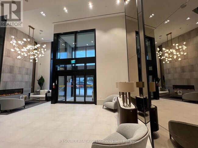 Photo du bâtiment - 2020 Bathurst St