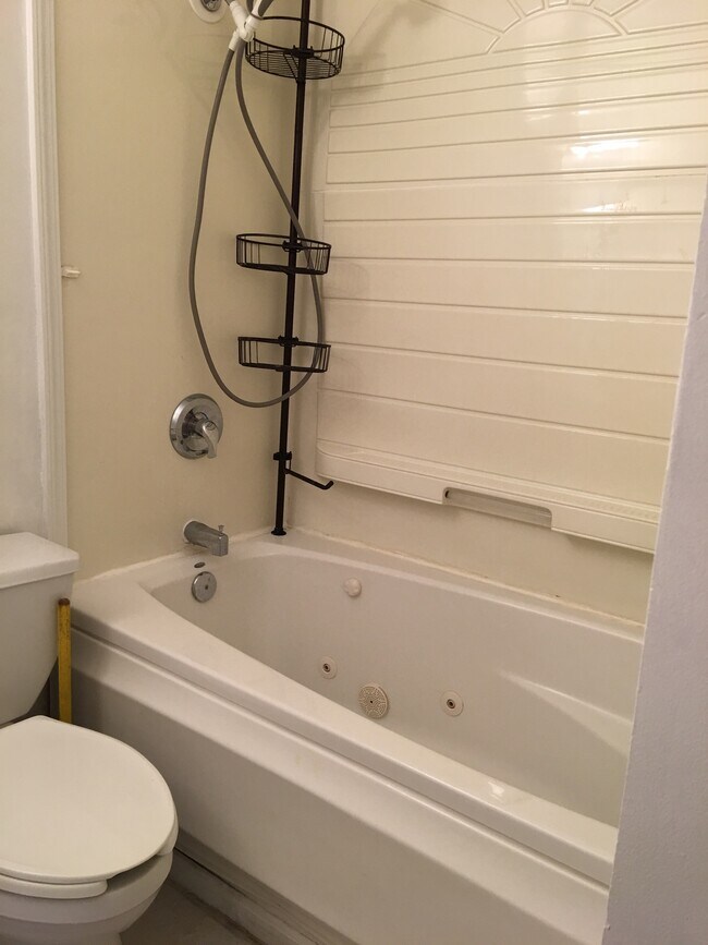 Baño - 1750 N Marywood Ave