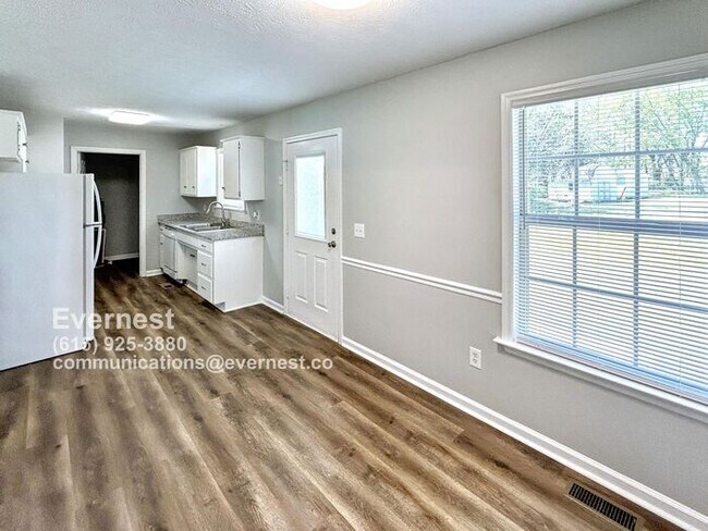 Building Photo - Adorable 3-Bedroom, 2-Bathroom Home in a C...
