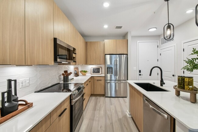 Building Photo - Aventon Moorefield