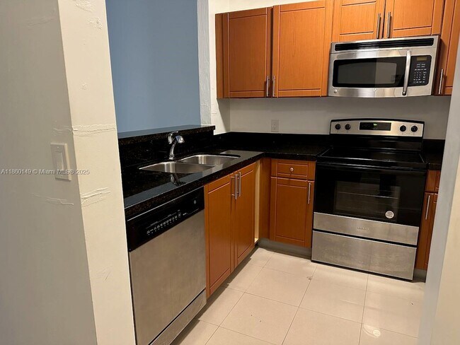 Foto del edificio - 652 NE 63rd St