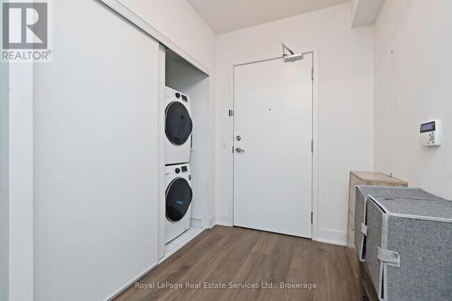 Building Photo - 99 Broadway Ave