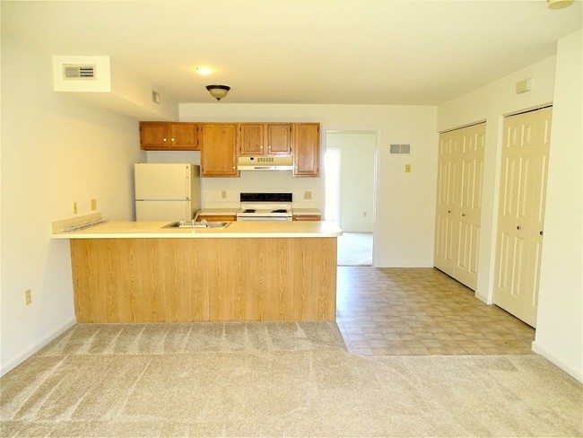 Building Photo - 55 Westpointe Dr