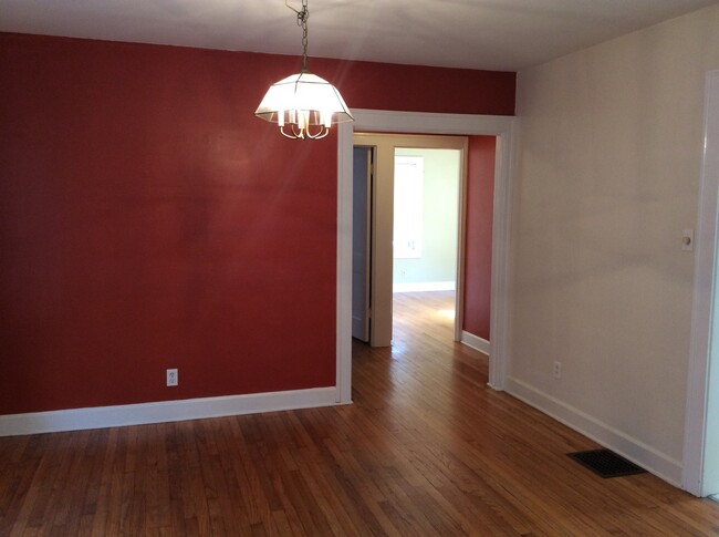 Foto del edificio - Broad Ripple - 2 BR bungalow